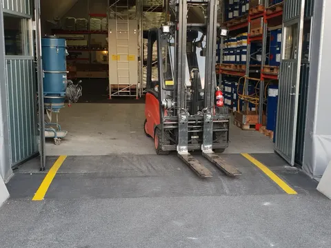 Vattentäta, jämna porttrösklar